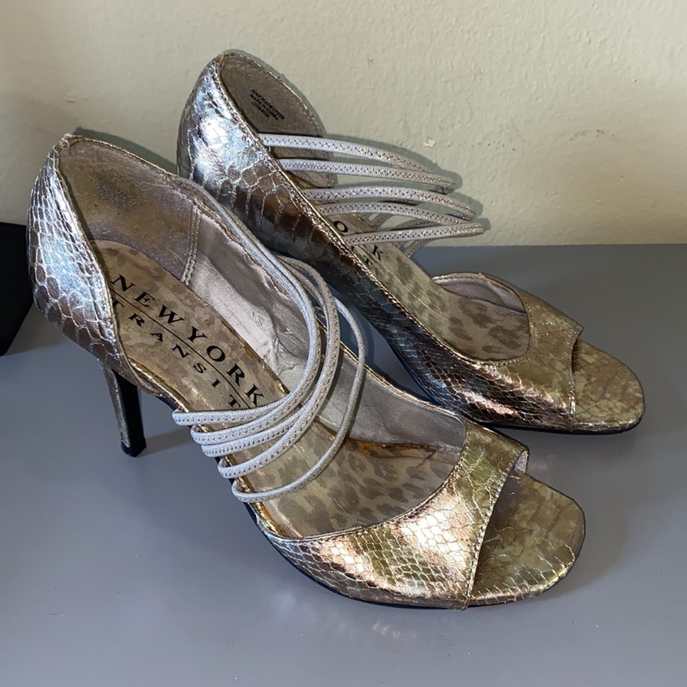 Nine West Gold Snakeskin Heels Square Peep Toe 🐍